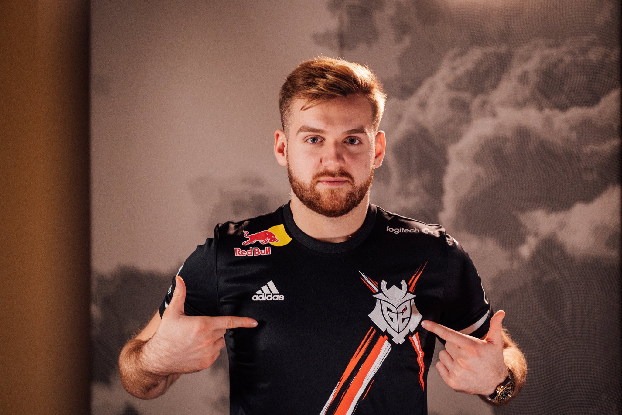 随着首发浮 随着首发浮