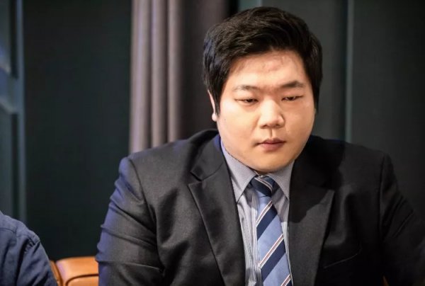 替补席上的 替补席上的